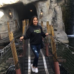 Meet your Posher, Elizabeth